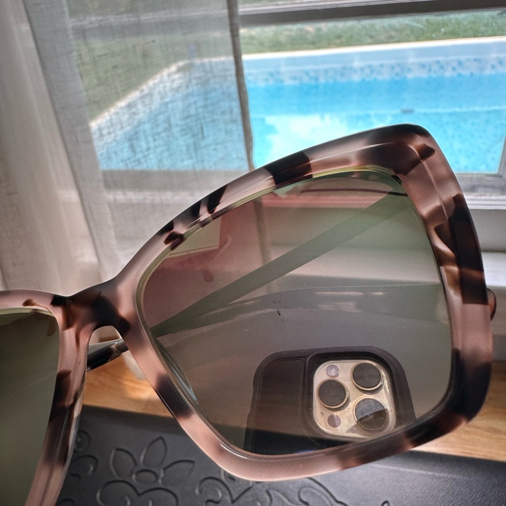 Diff Eyewear Becky Tortoise Shell Sunglasses - Picture 10 of 16